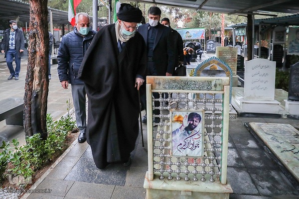 حضور رهبر فرزانه انقلاب در مرقد مطهر امام راحل و گلزار شهدای بهشت زهرا