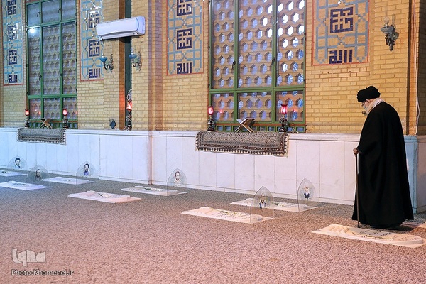 حضور رهبر فرزانه انقلاب در مرقد مطهر امام راحل و گلزار شهدای بهشت زهرا