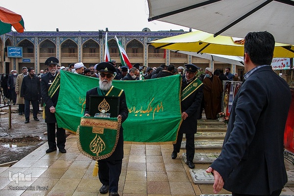 گلباران قبور شهدای حرم شاهچراغ (ع) به مناسبت آغاز دهه فجر‎‎