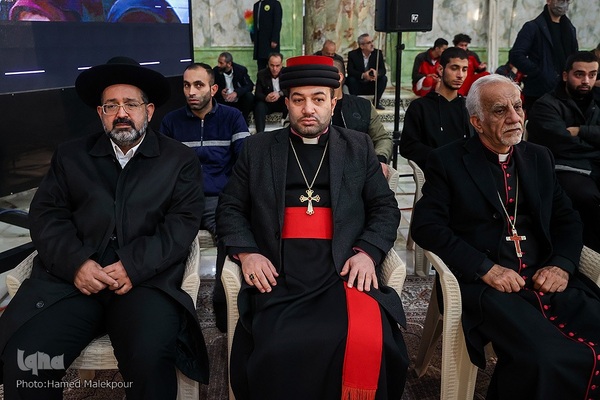 آغاز چهل‌و‌چهارمین دهه فجر انقلاب اسلامی در حرم امام خمینی(ره)