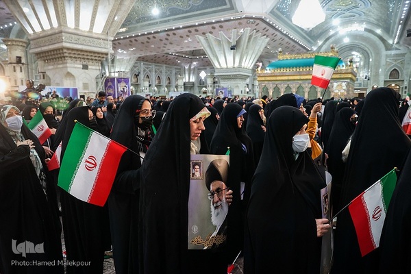 آغاز چهل‌و‌چهارمین دهه فجر انقلاب اسلامی در حرم امام خمینی(ره)