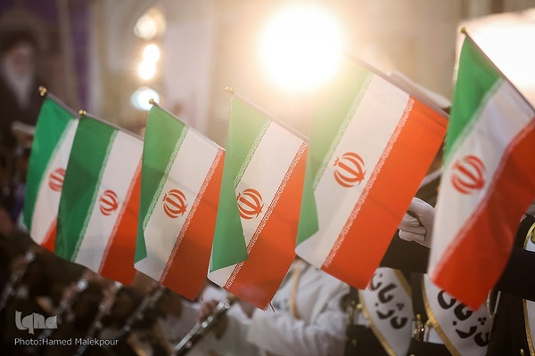 آغاز چهل‌و‌چهارمین دهه فجر انقلاب اسلامی در حرم امام خمینی(ره)