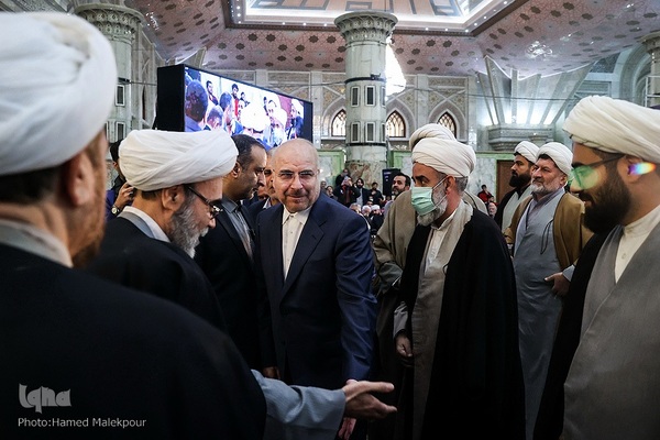 آغاز چهل‌و‌چهارمین دهه فجر انقلاب اسلامی در حرم امام خمینی(ره)