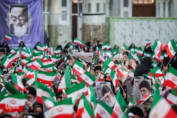 آغاز چهل‌و‌چهارمین دهه فجر انقلاب اسلامی در حرم امام خمینی(ره)