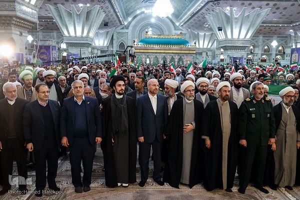 آغاز چهل‌و‌چهارمین دهه فجر انقلاب اسلامی در حرم امام خمینی(ره)