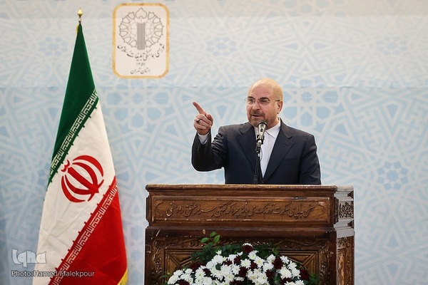 آغاز چهل‌و‌چهارمین دهه فجر انقلاب اسلامی در حرم امام خمینی(ره)