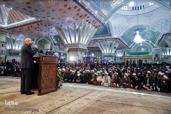 آغاز چهل‌و‌چهارمین دهه فجر انقلاب اسلامی در حرم امام خمینی(ره)