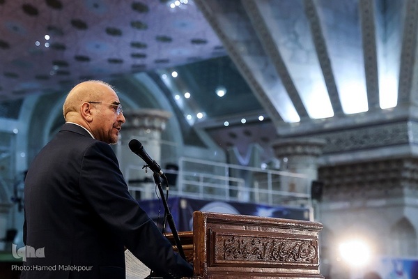 آغاز چهل‌و‌چهارمین دهه فجر انقلاب اسلامی در حرم امام خمینی(ره)