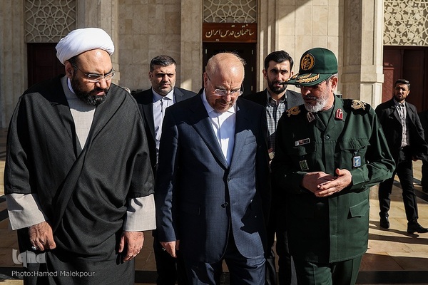 آغاز چهل‌و‌چهارمین دهه فجر انقلاب اسلامی در حرم امام خمینی(ره)