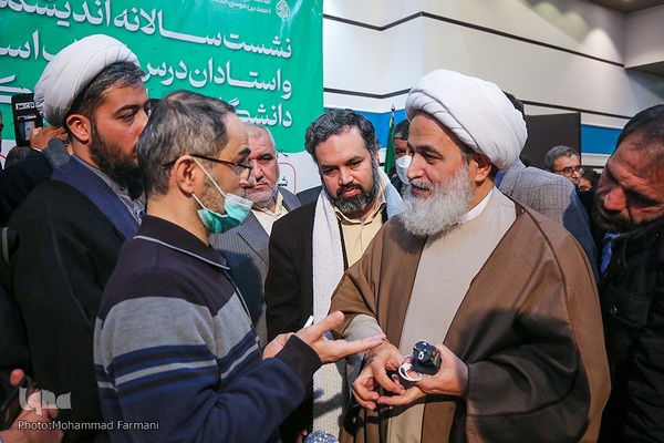 دومین روز نشست اندیشمندان و استادان درس انقلاب اسلامی