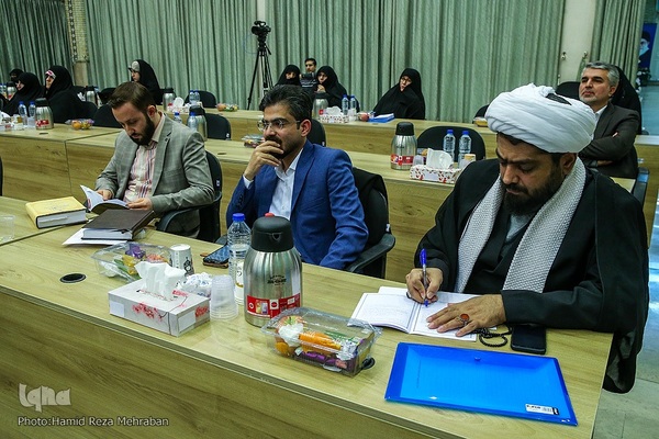 اختتامیه نشست تخصصی استادان، قاریان و حافظان ممتاز قرآن