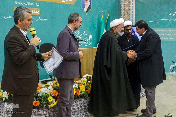 اختتامیه نشست تخصصی استادان، قاریان و حافظان ممتاز قرآن