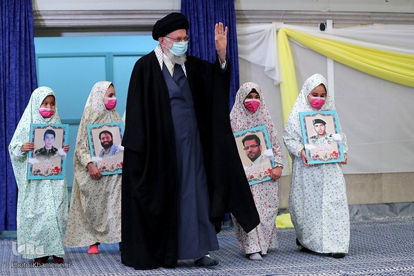 جشن تکلیف دختران دانش‌آموز در حسینیه امام خمینی(ره)