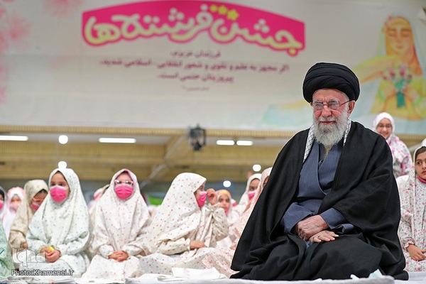 جشن تکلیف دختران دانش‌آموز در حسینیه امام خمینی(ره)