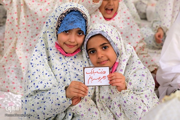 جشن تکلیف دختران دانش‌آموز در حسینیه امام خمینی(ره)