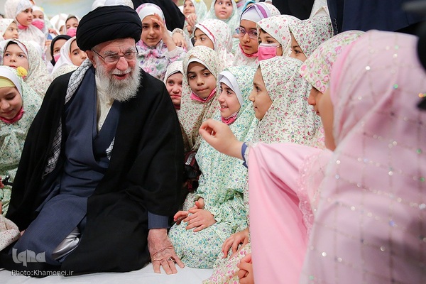 جشن تکلیف دختران دانش‌آموز در حسینیه امام خمینی(ره)