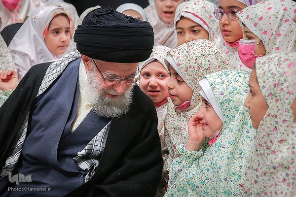 جشن تکلیف دختران دانش‌آموز در حسینیه امام خمینی(ره)