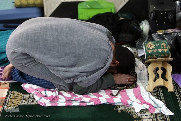 اولین روز مراسم معنوی «اعتکاف» در مسجد جامع آستان مقدس حضرت عبدالعطیم حسنی (ع) در شهر ری