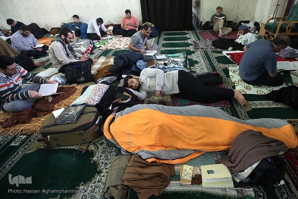 اولین روز مراسم معنوی «اعتکاف» در مسجد جامع آستان مقدس حضرت عبدالعطیم حسنی (ع) در شهر ری