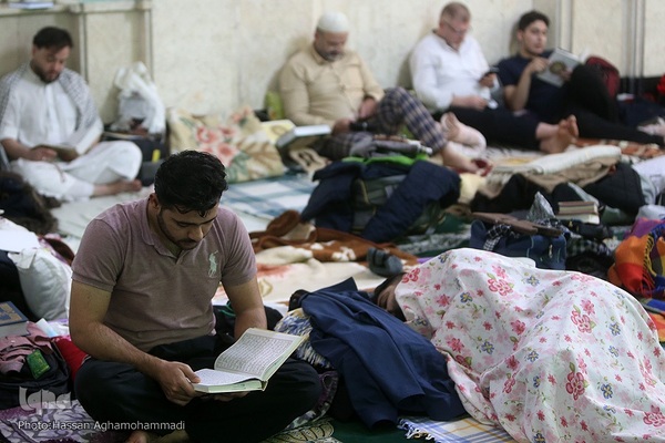 اولین روز مراسم معنوی «اعتکاف» در مسجد جامع آستان مقدس حضرت عبدالعطیم حسنی (ع) در شهر ری