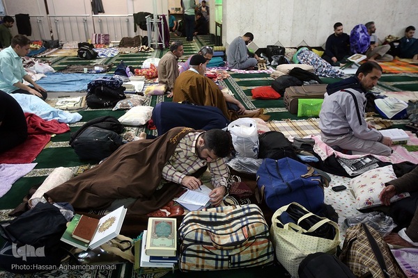 اولین روز مراسم معنوی «اعتکاف» در مسجد جامع آستان مقدس حضرت عبدالعطیم حسنی (ع) در شهر ری