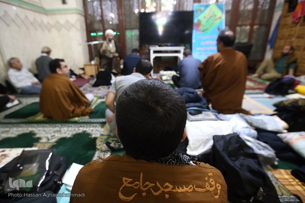 اولین روز مراسم معنوی «اعتکاف» در مسجد جامع آستان مقدس حضرت عبدالعطیم حسنی (ع) در شهر ری
