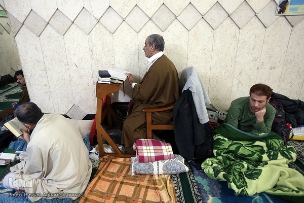 اولین روز مراسم معنوی «اعتکاف» در مسجد جامع آستان مقدس حضرت عبدالعطیم حسنی (ع) در شهر ری