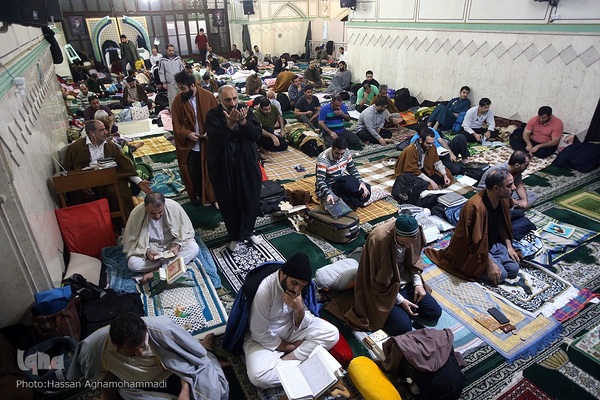 اولین روز مراسم معنوی «اعتکاف» در مسجد جامع آستان مقدس حضرت عبدالعطیم حسنی (ع) در شهر ری