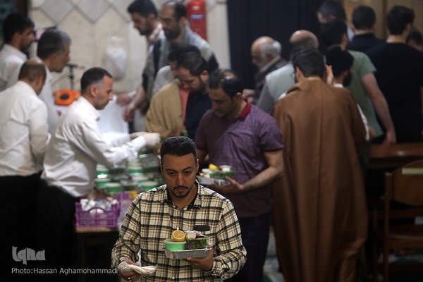اولین روز مراسم معنوی «اعتکاف» در مسجد جامع آستان مقدس حضرت عبدالعطیم حسنی (ع) در شهر ری