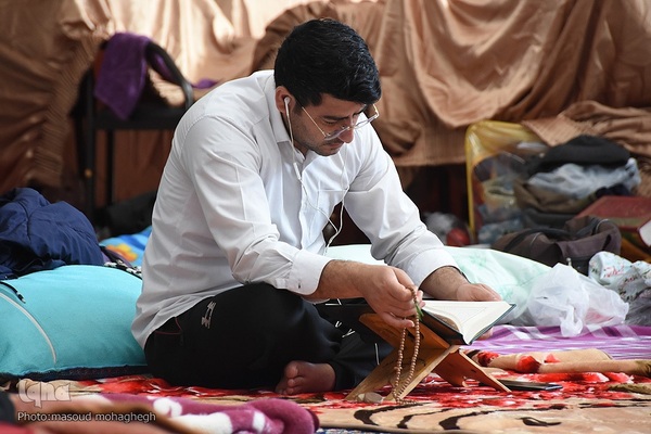 قرائت دعای ام داود در سومین روز مراسم معنوی اعتکاف