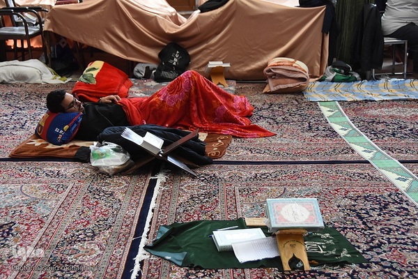 قرائت دعای ام داود در سومین روز مراسم معنوی اعتکاف