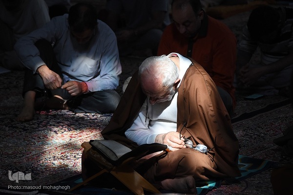 قرائت دعای ام داود در سومین روز مراسم معنوی اعتکاف