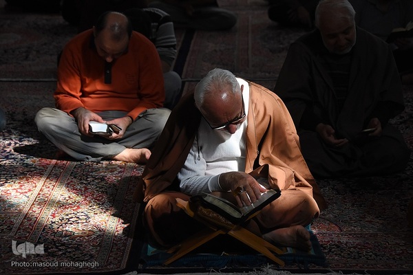 قرائت دعای ام داود در سومین روز مراسم معنوی اعتکاف