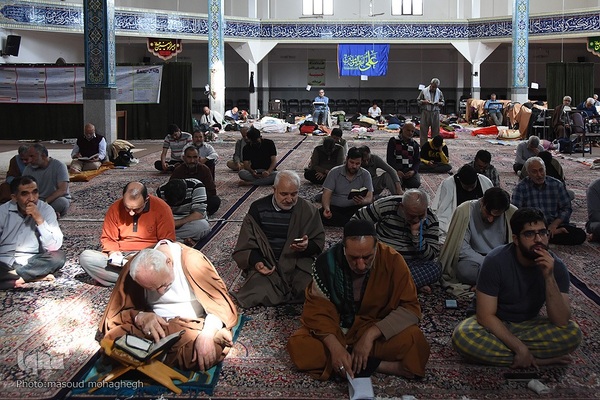 قرائت دعای ام داود در سومین روز مراسم معنوی اعتکاف