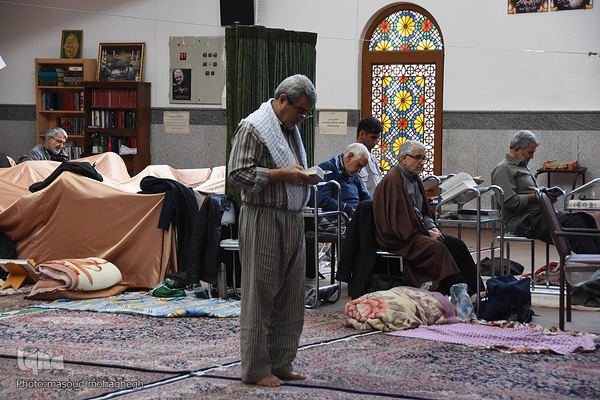 قرائت دعای ام داود در سومین روز مراسم معنوی اعتکاف