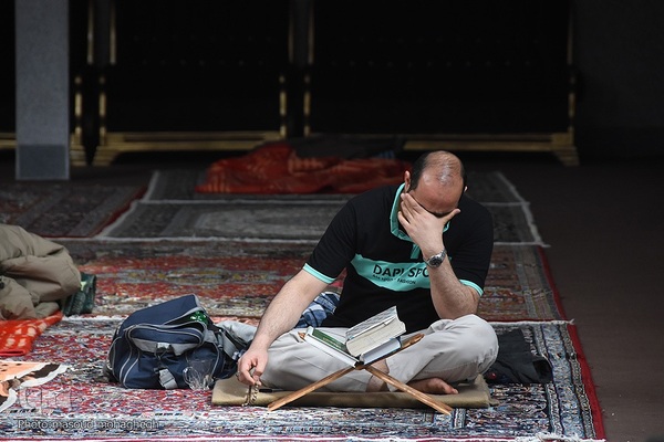 قرائت دعای ام داود در سومین روز مراسم معنوی اعتکاف