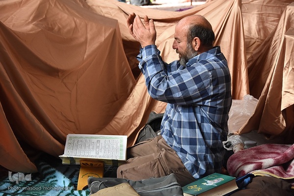 قرائت دعای ام داود در سومین روز مراسم معنوی اعتکاف