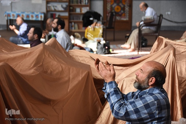 قرائت دعای ام داود در سومین روز مراسم معنوی اعتکاف