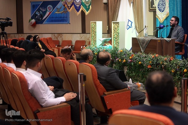 محفل انس با قرآن کریم در دانشگاه فرهنگیان