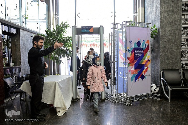 اکران انیمیشن «بچه زرنگ» برای کودکان کار