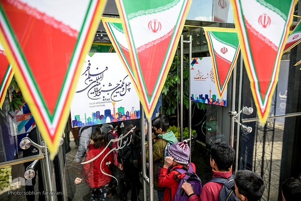 اکران انیمیشن «بچه زرنگ» برای کودکان کار