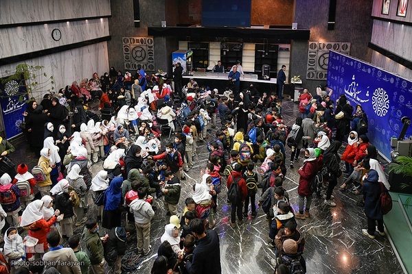 اکران انیمیشن «بچه زرنگ» برای کودکان کار