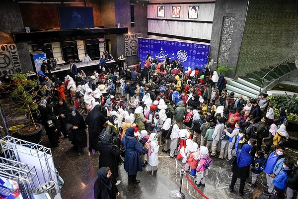 اکران انیمیشن «بچه زرنگ» برای کودکان کار