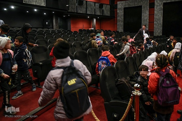 اکران انیمیشن «بچه زرنگ» برای کودکان کار