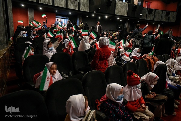 اکران انیمیشن «بچه زرنگ» برای کودکان کار