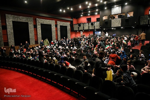 اکران انیمیشن «بچه زرنگ» برای کودکان کار