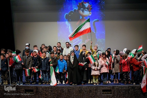 اکران انیمیشن «بچه زرنگ» برای کودکان کار