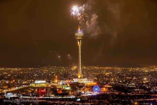 نورافشانی جشن پیروزی انقلاب اسلامی در برج میلاد