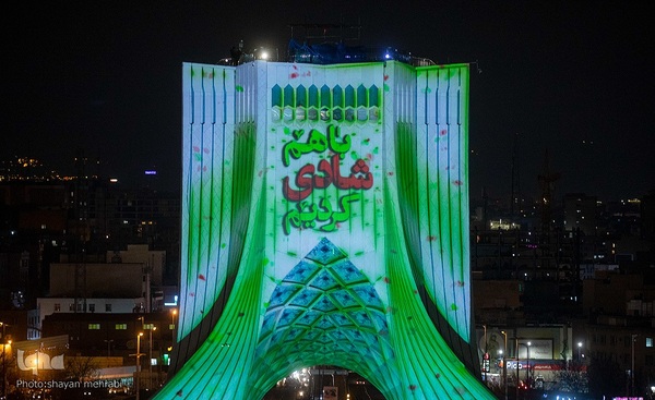 نورافشانی جشن پیروزی انقلاب اسلامی در میدان آزادی