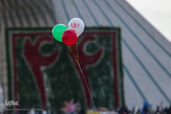 جشن پیروزی انقلاب اسلامی در میدان آزادی